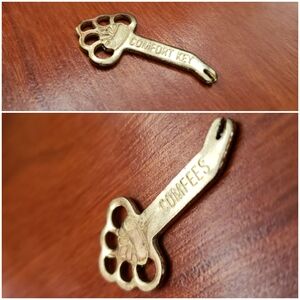 Gold 1950s Comfort Key